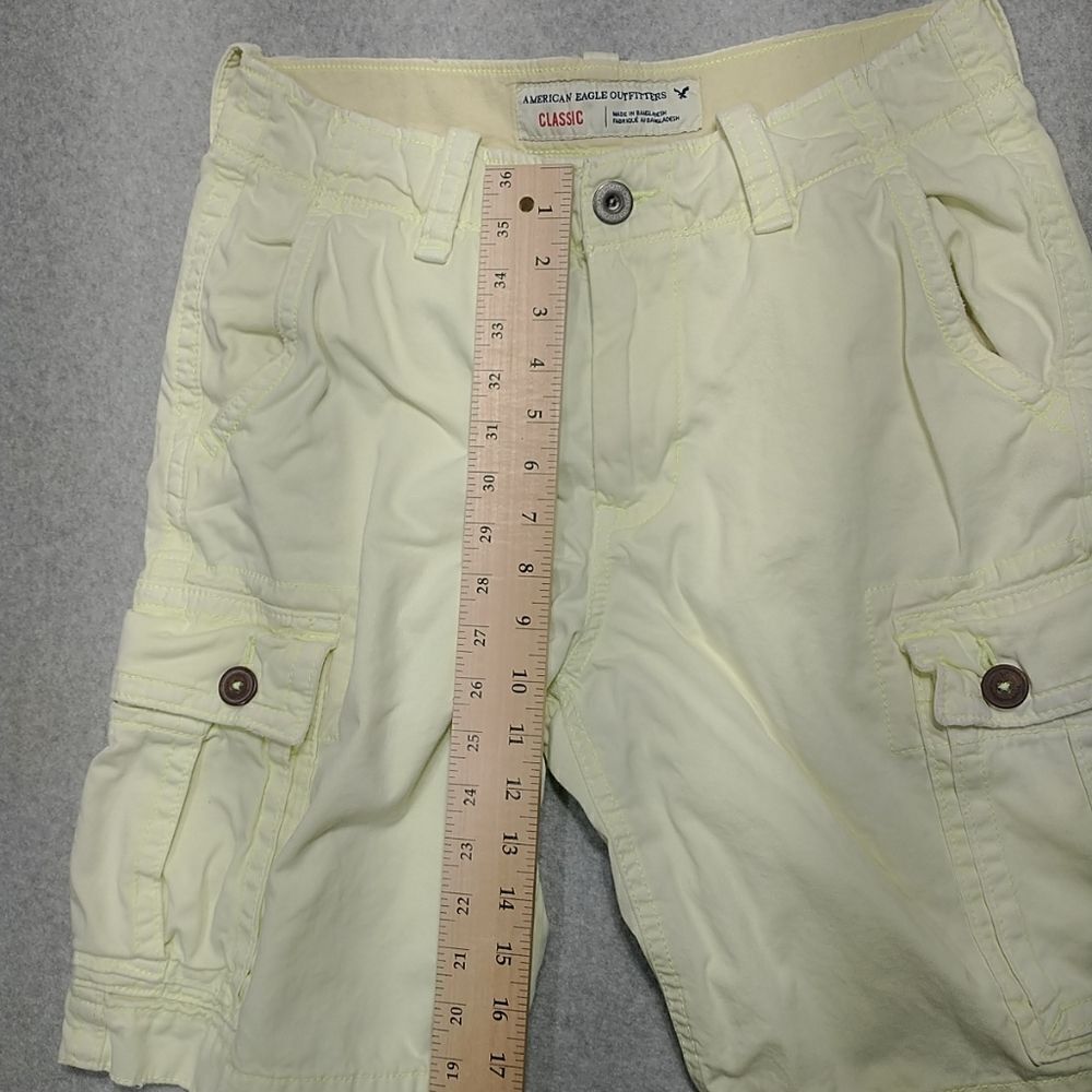 AMERICAN EAGLE Outfitters Mens Size 30 Neon Yellow 100% Cotton 10" Cargo Shorts - Picture 4 of 9